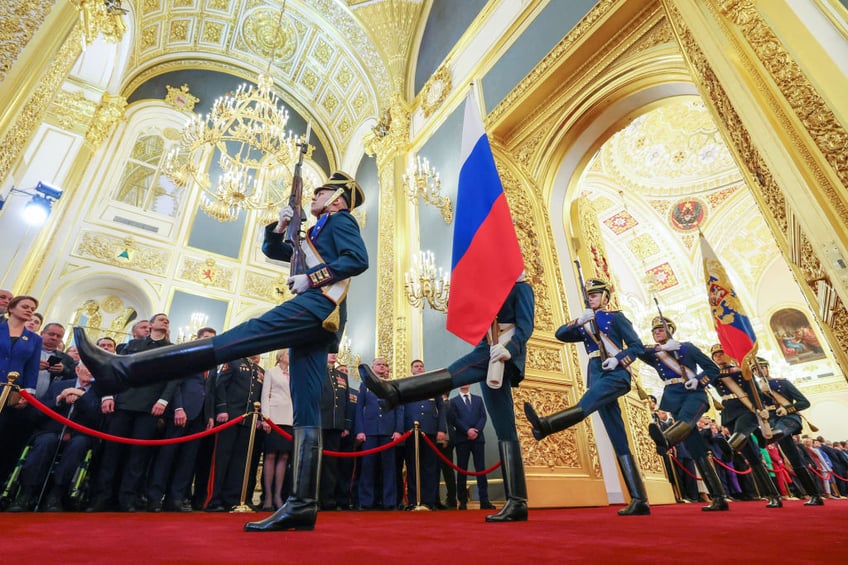 pictures russias putin sworn in for fifth term as president after barely contested election