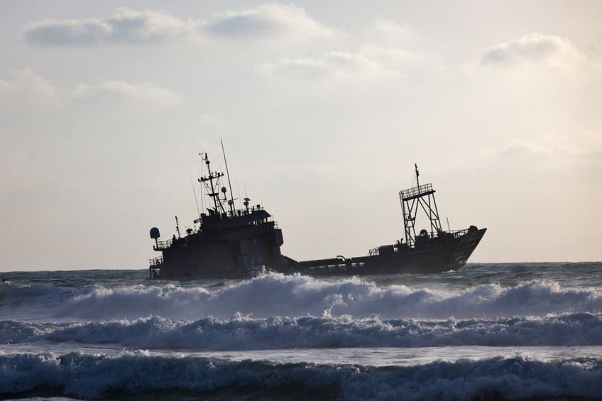 pictures us army vessels beached as heavy seas hit gaza aid deliveries