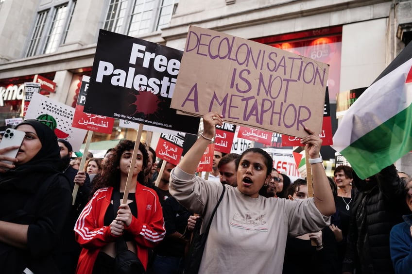 pictures workers board up windows ahead of free palestine protest at israeli embassy london