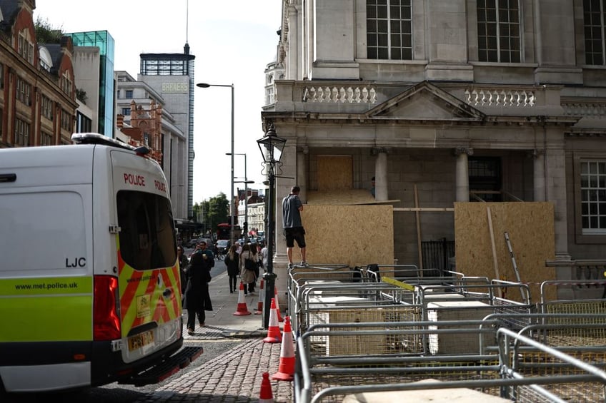 pictures workers board up windows ahead of free palestine protest at israeli embassy london