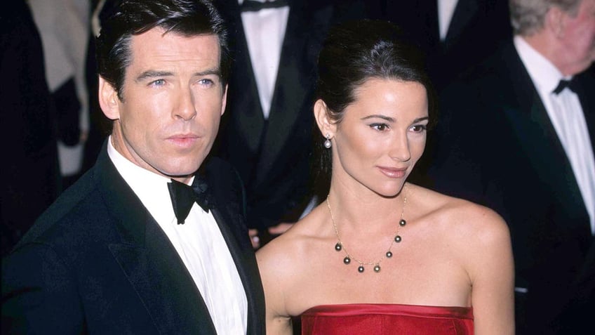 Pierce Brosnan with Keely Shaye Smith in 1995