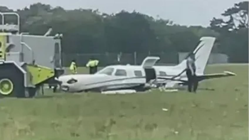 pilot of plane that crash landed at marthas vineyard airport dies