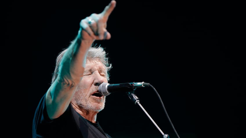 pink floyds roger waters denied hotel reservations in south america after antisemitism accusations