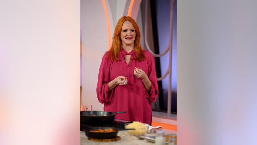 pioneer woman ree drummond shares tips for maintaining 50 pound weight loss i dont want tosay no to foods