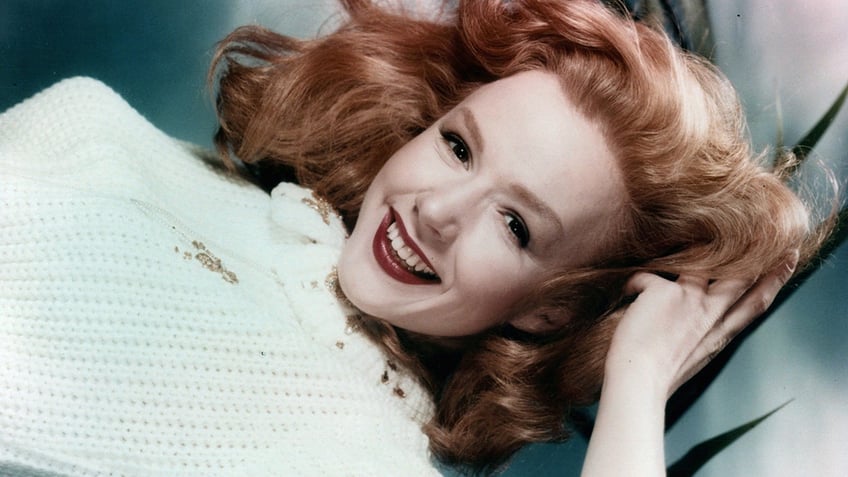 piper laurie three time oscar nominated star of carrie and the hustler dies at 91