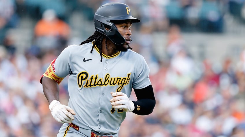 Oneil Cruz runs the bases