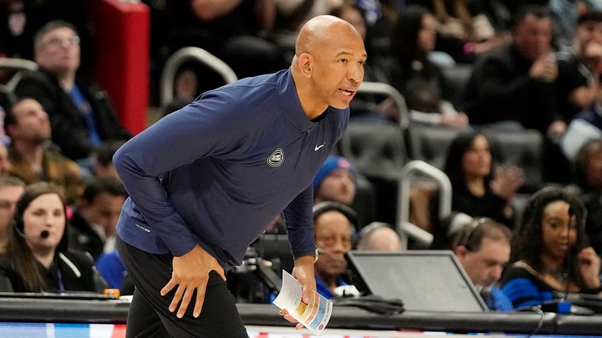 Monty Williams vs Mavericks