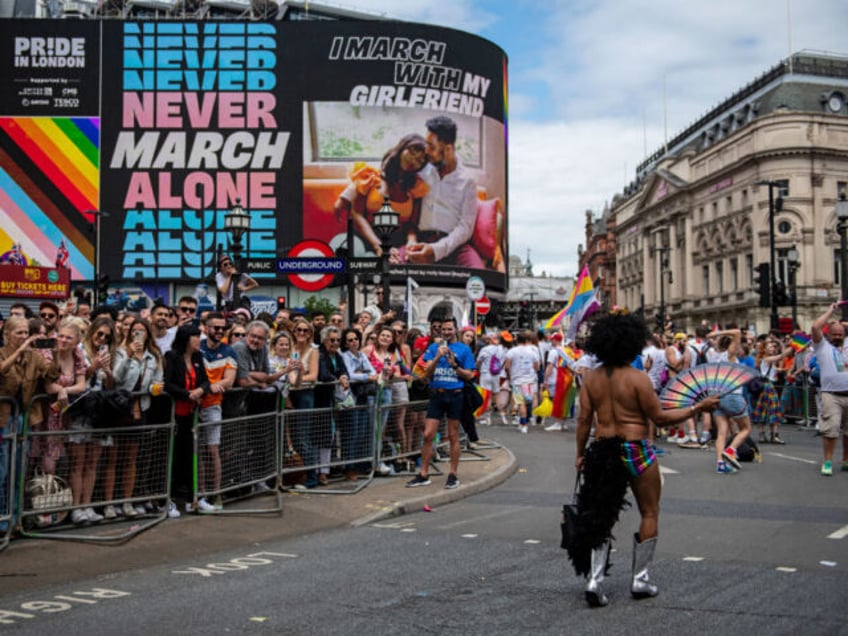 plan to build mega mosque on londons iconic piccadilly square back again