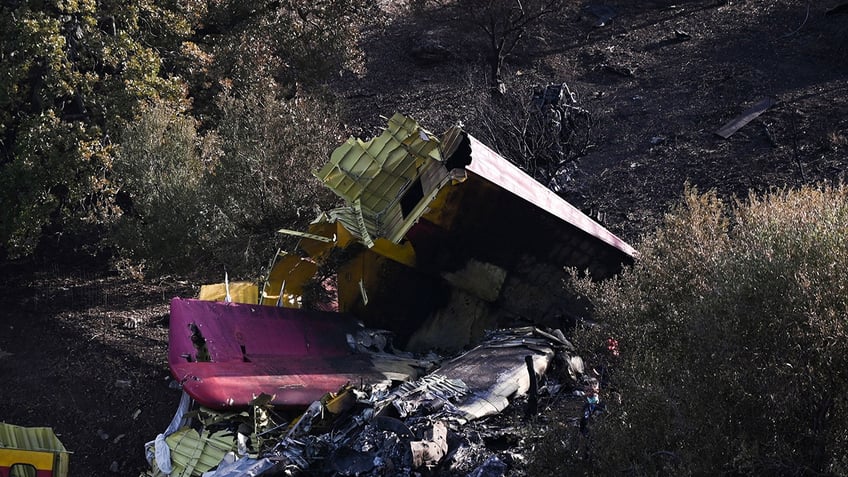 plane crashes fighting raging wildfires in southern greece tragedy