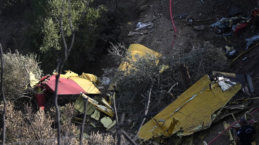 plane crashes fighting raging wildfires in southern greece tragedy