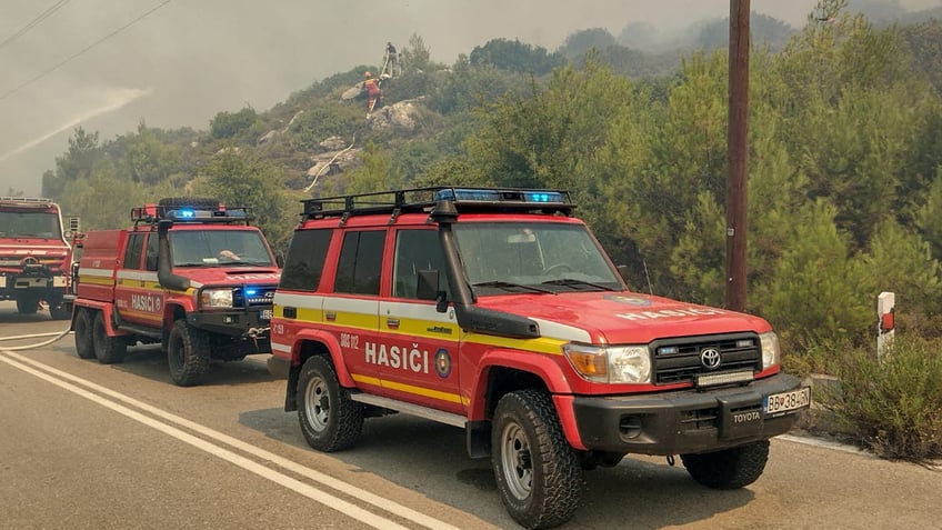 plane crashes fighting raging wildfires in southern greece tragedy