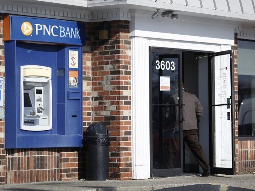 pnc bank to close 19 branches across the nation in february