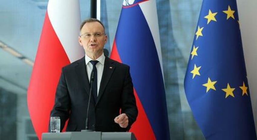 poland ready to host nato nuclear weapons president duda says