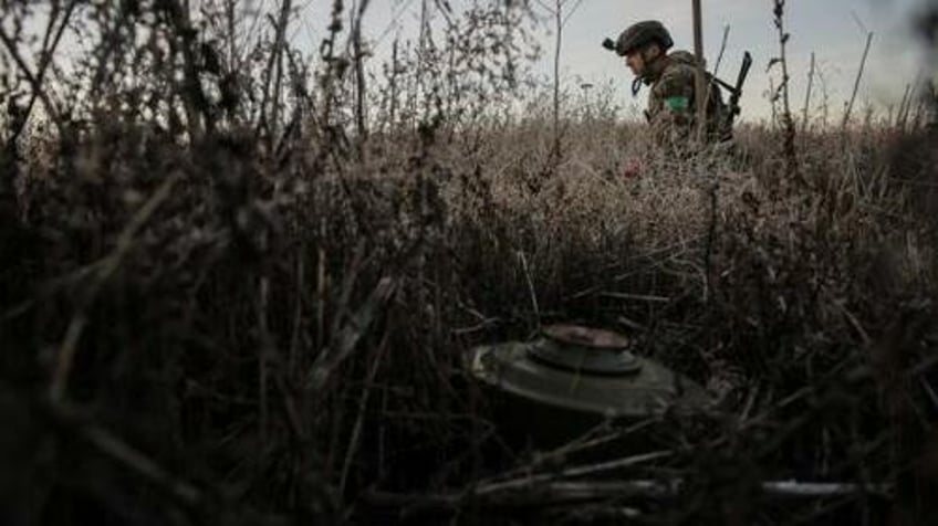 poland to lay up to 1 million anti personnel mines on its eastern border says deputy defense minister