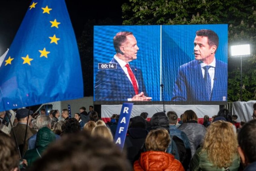 Pro-EU Warsaw mayor Rafal Trzaskowski (right) and nationalist historian Karol Nawrocki (le