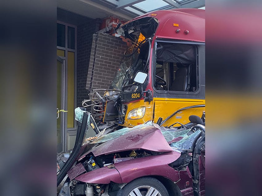 police 1 dead 12 injured in seattle bus collision