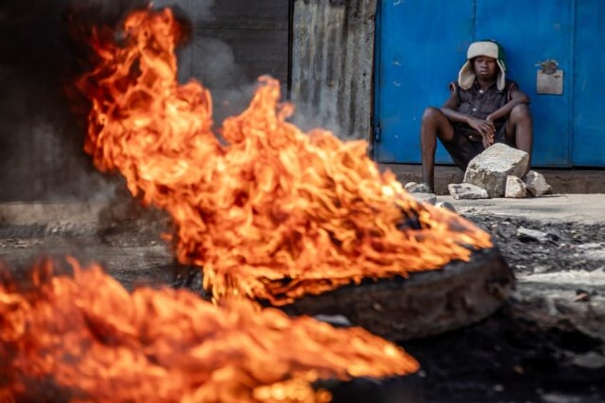 police and protesters clash in nairobi as calls for talks grow