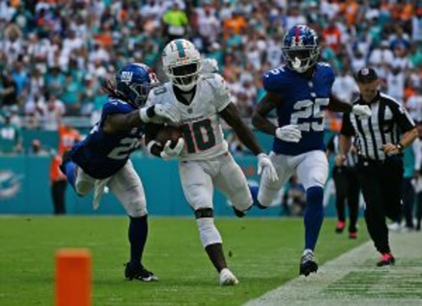 Police detain Tyreek Hill before Dolphins opener; WR will play vs. Jaguars