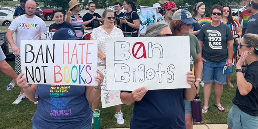 police in alabama stop noisy protestors from disrupting kirk cameron library event