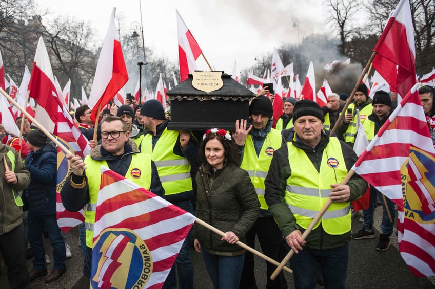 police tear gas farmers as eu green great reset protests reach polish parliament