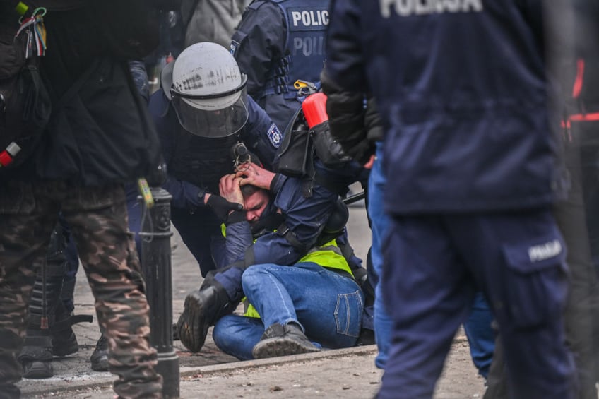 police tear gas farmers as eu green great reset protests reach polish parliament