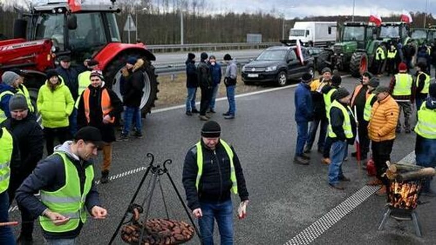 polish farmers to block critical border road as tusk government faces first serious challenge