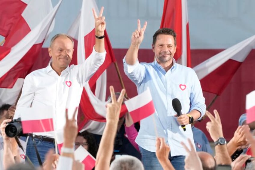 polish opposition leader donald tusk seeks to boost his election chances with a rally in warsaw