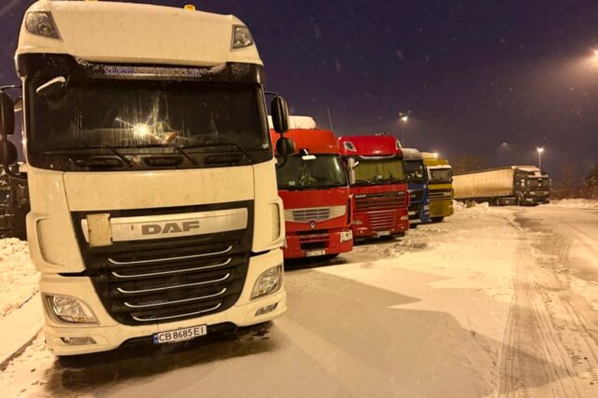 polish truck drivers are blocking the border with ukraine its hurting on the battlefield