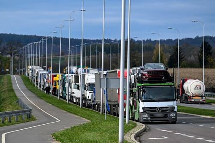 polish truckers to rejoin farmers in border crossing blockades