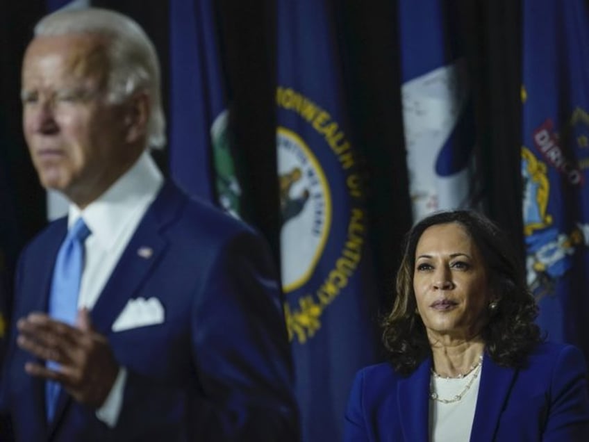 Harris eyes Biden (Drew Angerer / Getty)