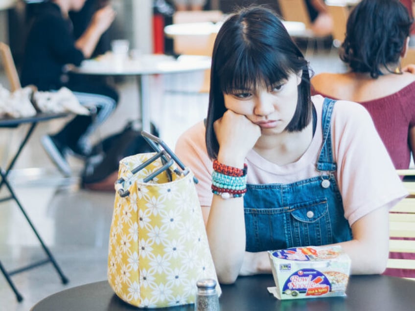 poll nearly 4 in 10 college students report feelings of loneliness