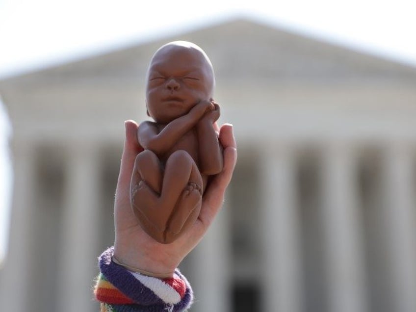 poll nearly half of independent voters reject both gop and democrat approaches to abortion