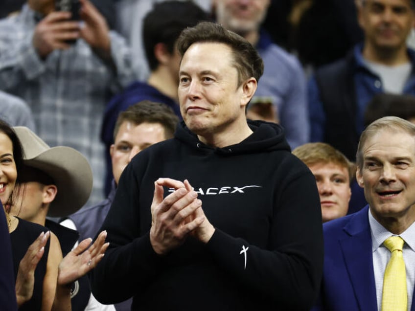 PHILADELPHIA, PENNSYLVANIA - MARCH 22: Senior advisor Elon Musk claps as U.S. President Do