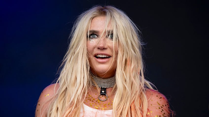 Kesha performing at Lollapalooza with a knife.