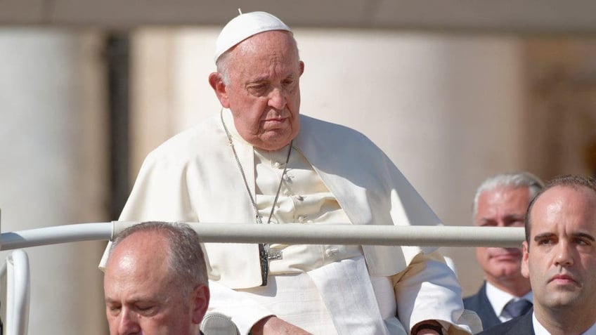 pope affirms israel has right to defend themselves mourns innocents in gaza