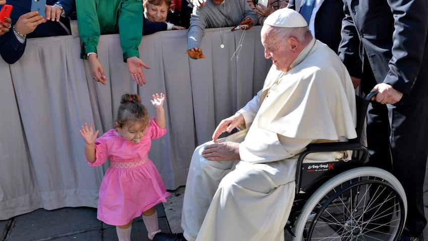 pope affirms israel has right to defend themselves mourns innocents in gaza