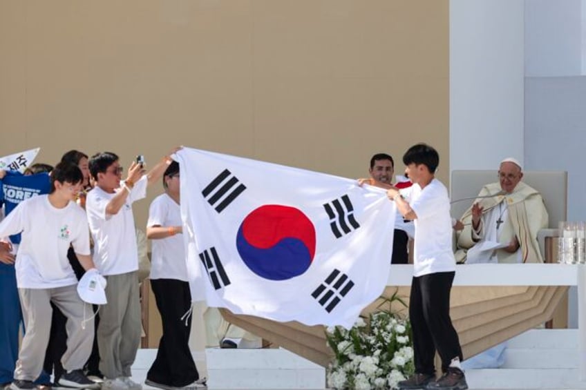 pope announces world youth day to return to asia in 2027 urges young people not to be afraid