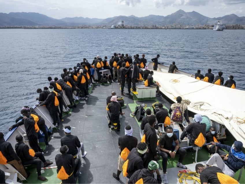 pope francis calls for more sea rescue efforts amid europes migration crisis