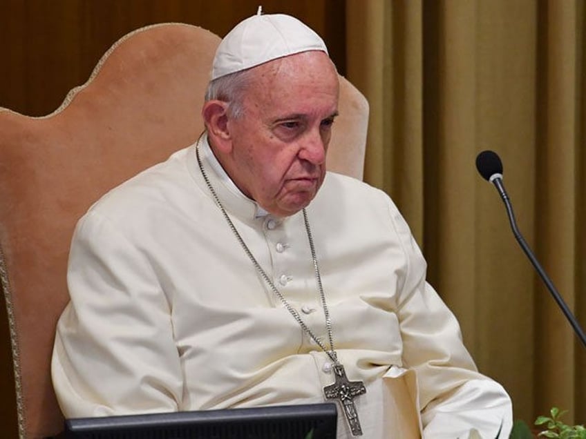 pope francis calls on nations to end the era of fossil fuel