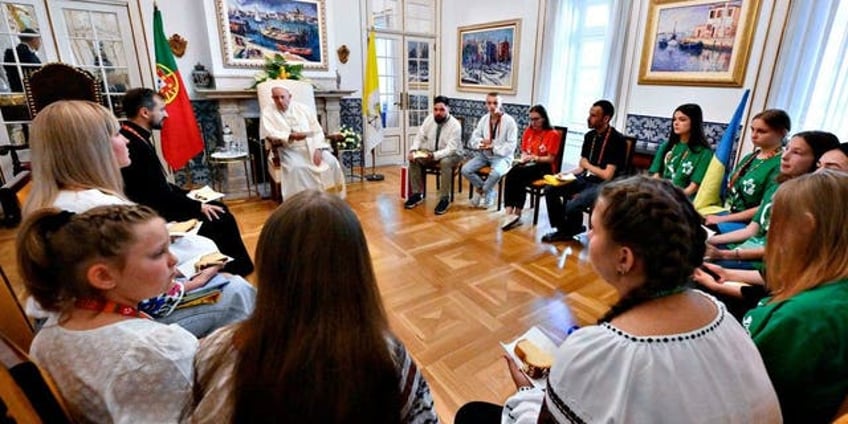 pope francis holds private meetings with sex abuse victims ukrainian pilgrims at world youth day