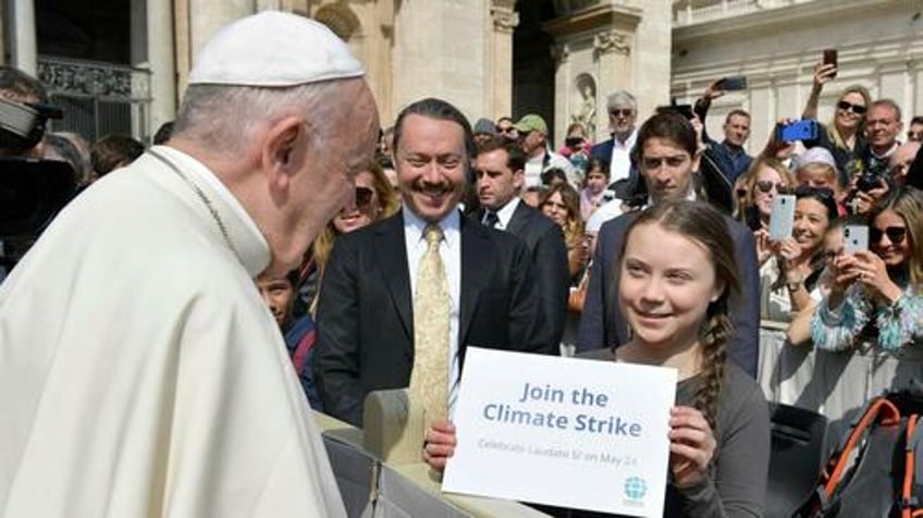 pope francis in greta style rebuke lambasts climate deniers warns breaking point coming