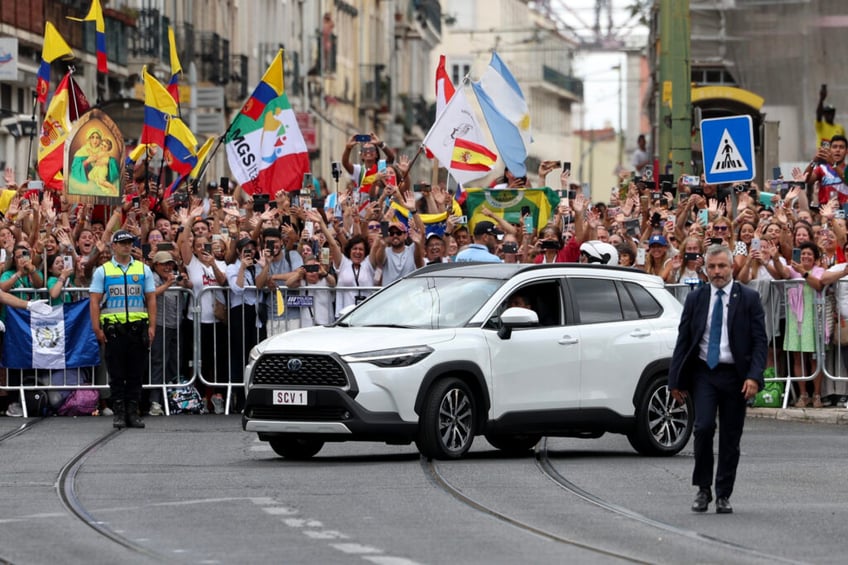 pope francis slams populism and conspiracy theories in lisbon address