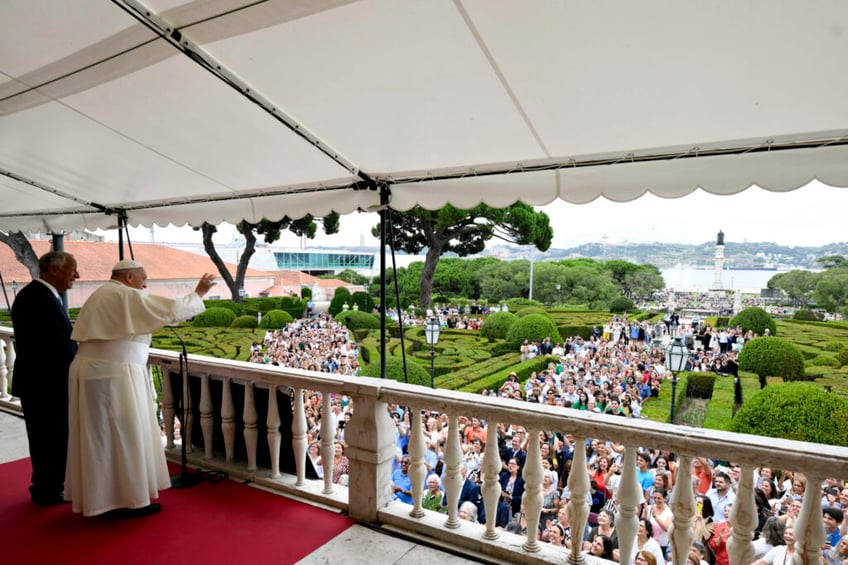 pope francis slams populism and conspiracy theories in lisbon address