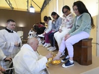 Pope Francis Washes the Feet of 12 Female Prison Inmates