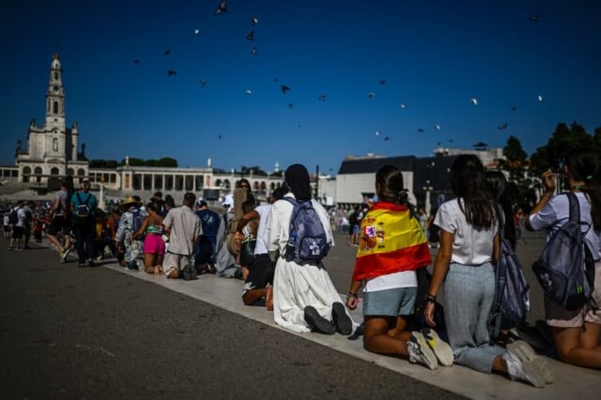 pope heads to portugals fatima shrine