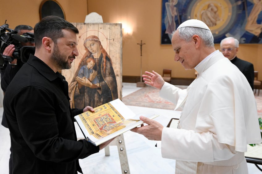 VATICAN CITY, VATICAN - MAY 18: (EDITOR NOTE: STRICTLY EDITORIAL USE ONLY - NO MERCHANDISING). Pope Leo XIV meets with president of Ukraine Volodymyr Zelenskyy at the end of the Inauguration Mass In St. Peter's Square on May 18, 2025 in Vatican City, Vatican. Pope Leo XIV (formerly Robert Francis Prevost) presided over his inauguration mass in St Peter's Square after his election on May 8th. (Photo by Vatican Media via Vatican Pool/Getty Images)