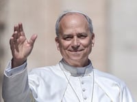 Pope Leo XIV Tells Putin to Make a ‘Gesture’ of Peace in First Phone Call