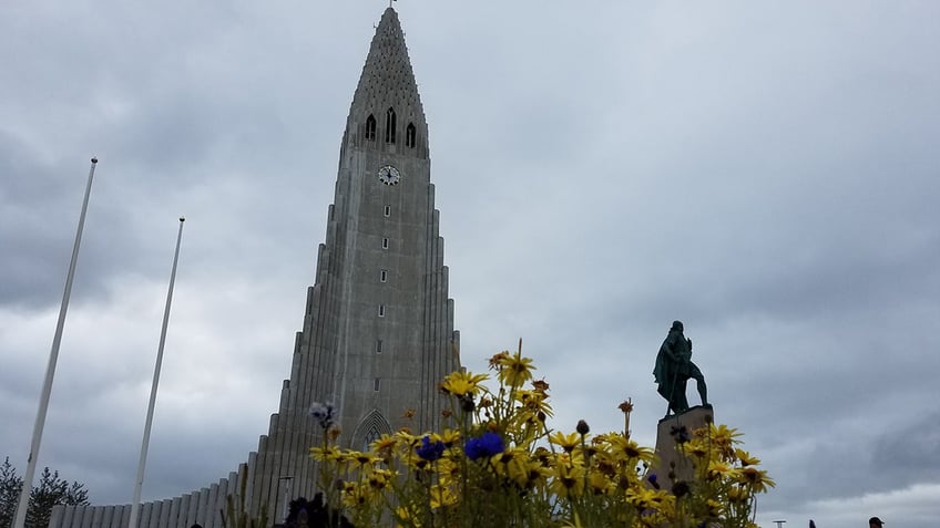 popular tourist destination iceland on edge as experts fear imminent volcanic eruption