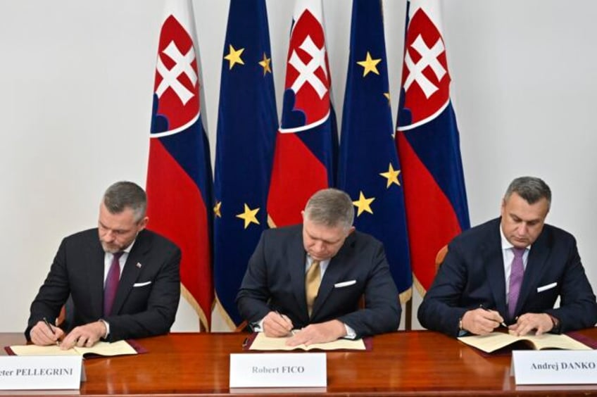 populist slovak ex prime minister signs coalition deal with 2 other parties to form a new government