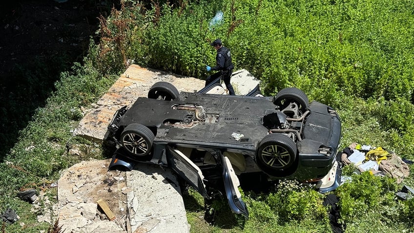 NYPD look at wrecked Porsche